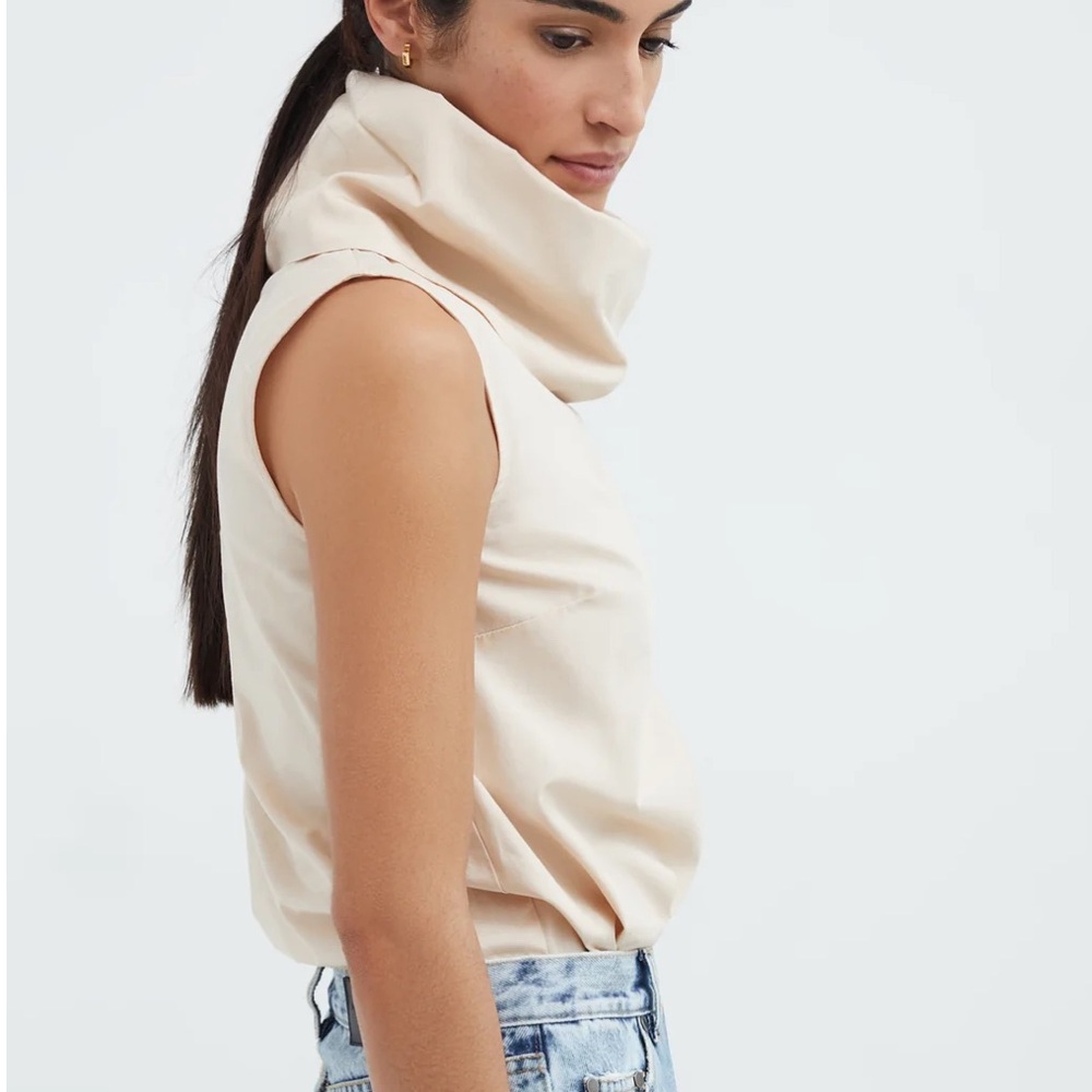 Elegant Cream Sleeveless Blouse - Picture 3 of 8